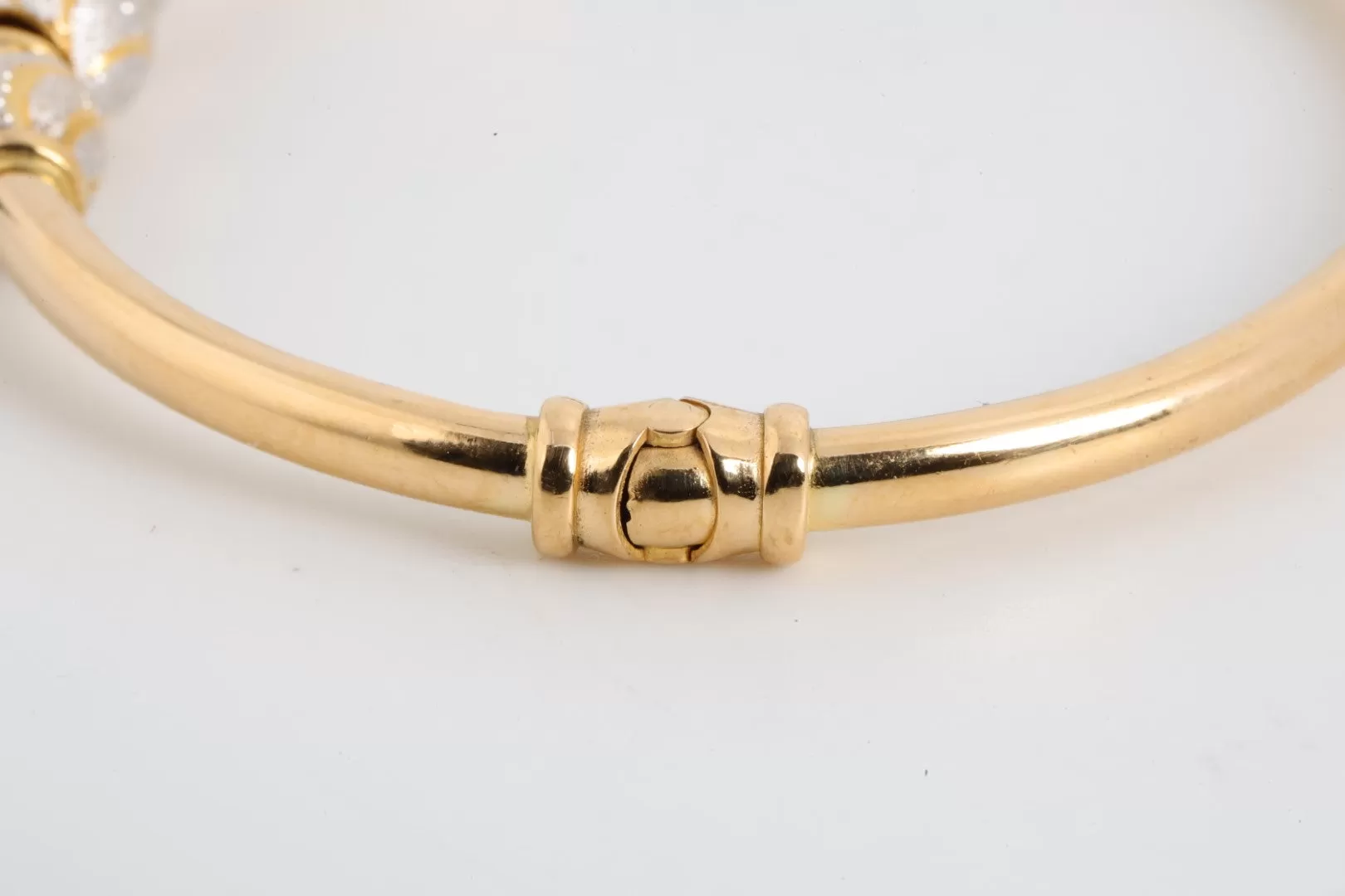 22k Two-Tone Gold Bangle Bracelet (15.64g.)