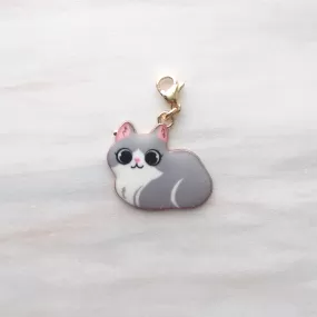 Large Doe Eyed Grey Cat Simple Charm